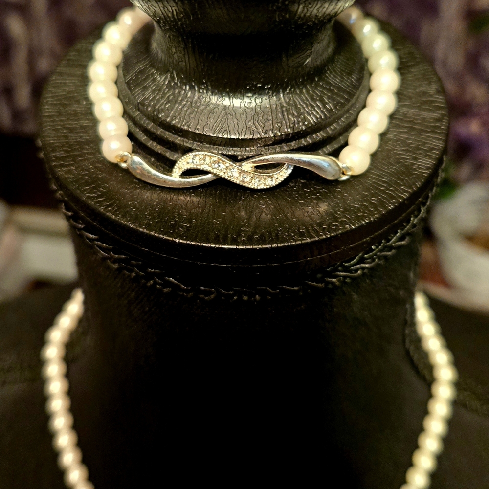 Elegant Vintage AVON "Pearlesque" Teardrop Necklace & Bracelet Set - Picture 2 of 9